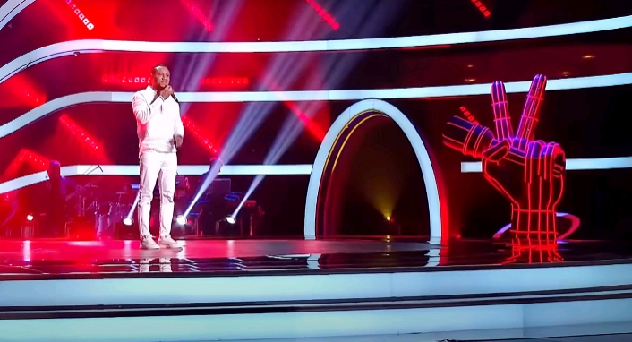 Стивън Ачикор, който вече 10 години живее и се занимава с музика в България, покорява The Voice of Greece