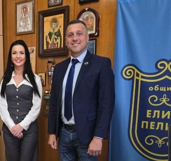 Мисис България Оксана Желяпова застава плътно до всеки, който иска да запази българския дух