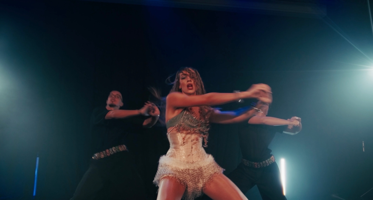 DARSY продължава да пише своята поп приказка със Sabotage