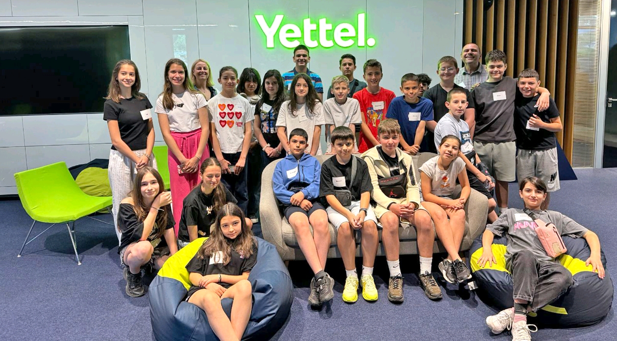 Yettel Teen Academy среща ученици с роботика, AI и реални бизнес казуси