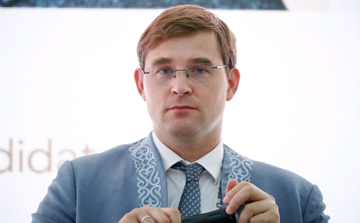 Тимур Турлов е избран за президент на FIDE и става първият казахстанец начело на световния шахмат